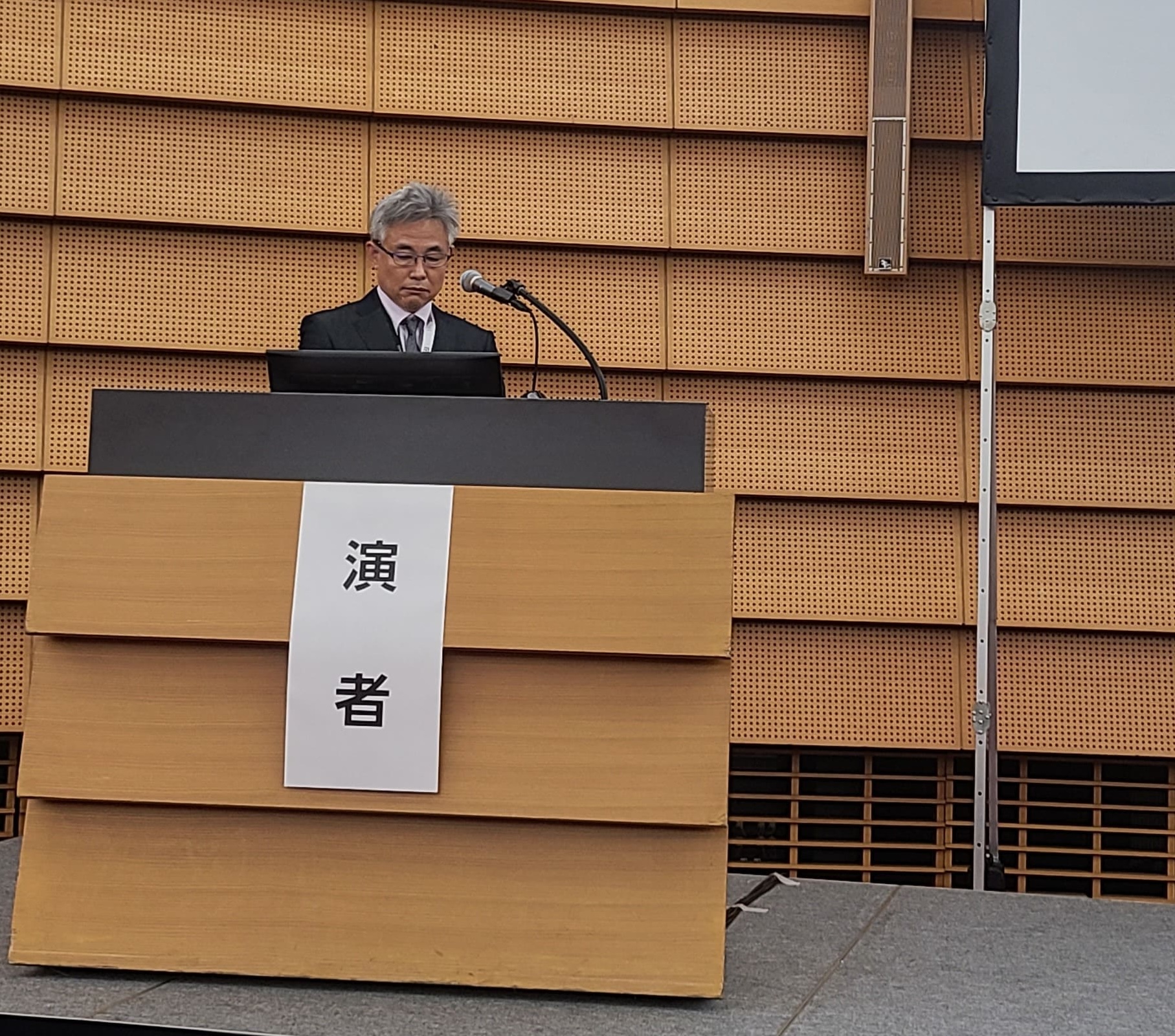 2025.08.16 長井医師 大阪で開催された日本美容皮膚科学会で講演を行いました